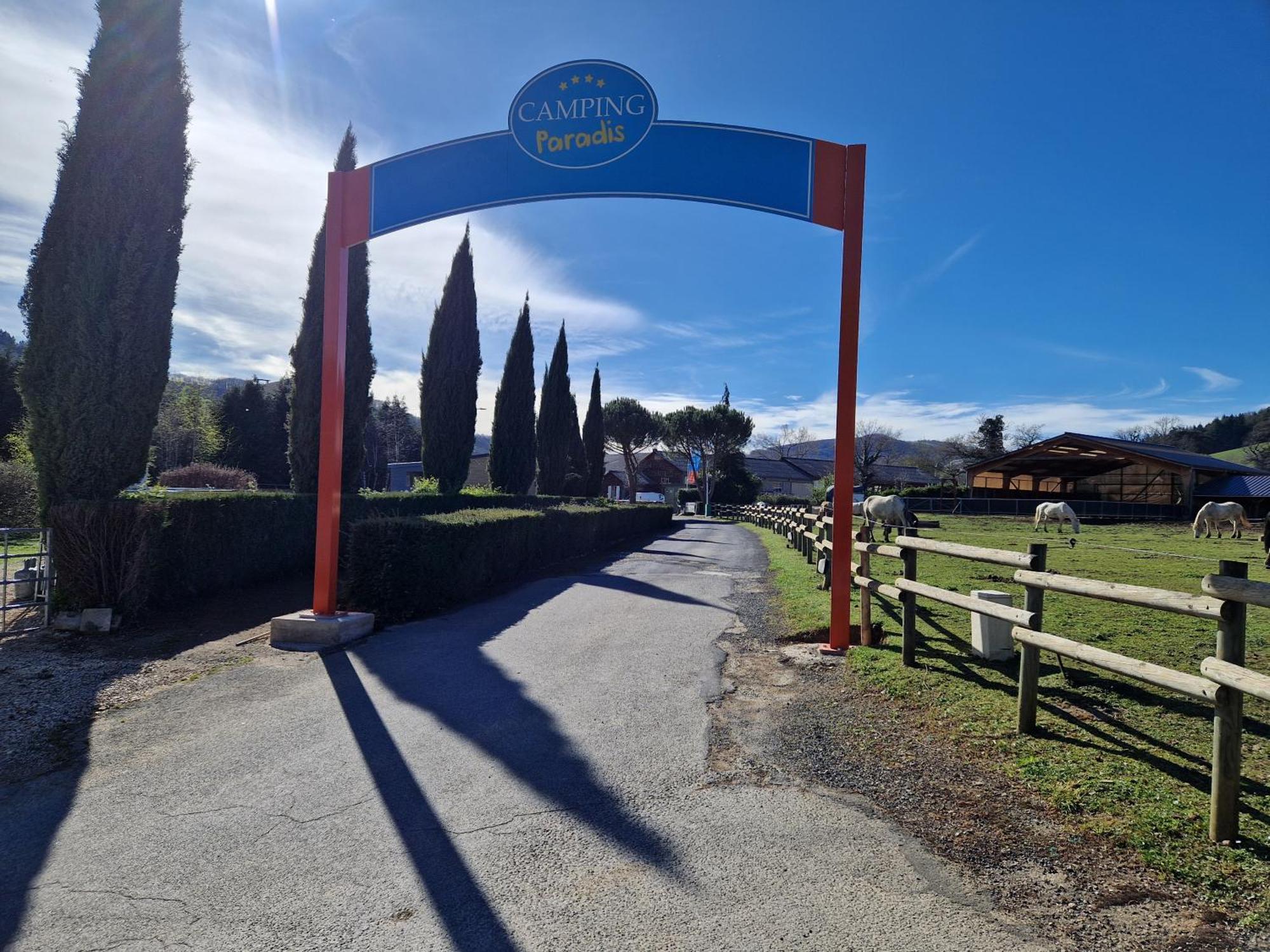 Camping Paradis Marmotel Saint-Geniez-dʼOlt Exterior foto