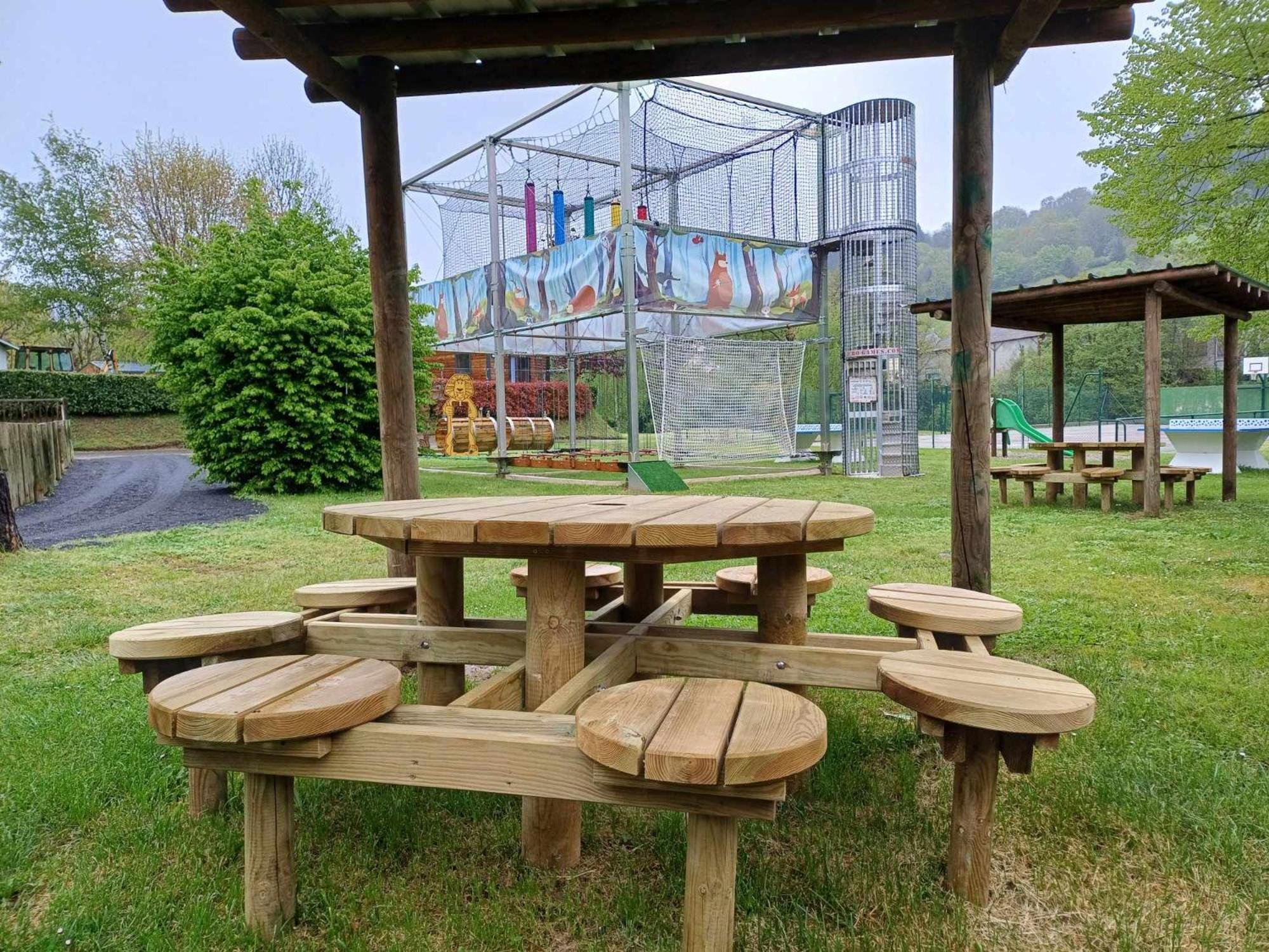 Camping Paradis Marmotel Saint-Geniez-dʼOlt Exterior foto
